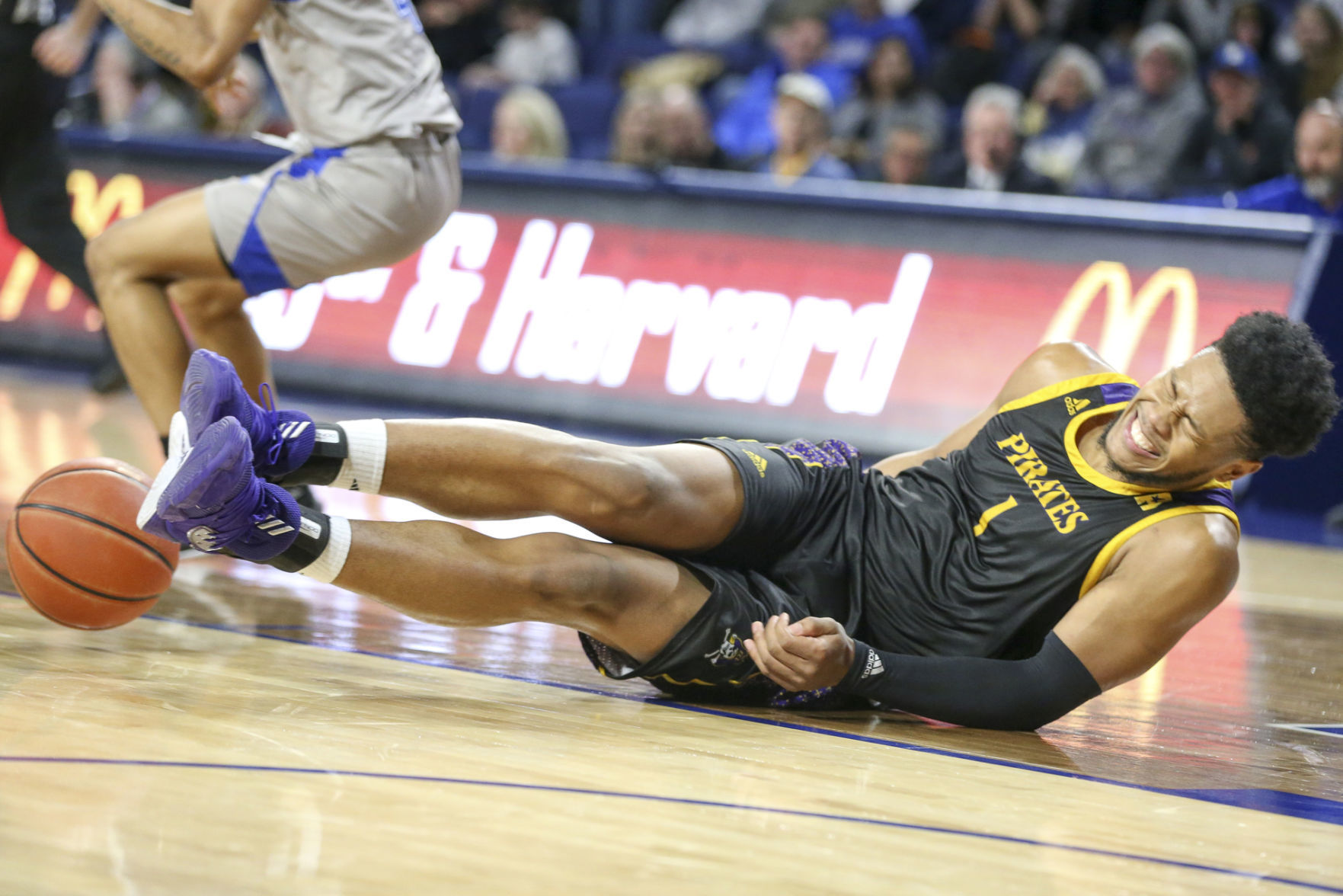 Tulsa Golden Hurricane vs East Carolina Pirates